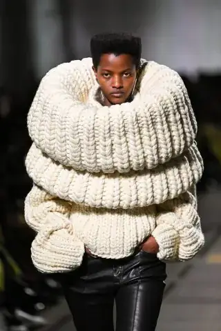Alexander Mcqueen: Di Sản Thiên Tài Và Người Kế Nhiệm Seán Mcgirr
