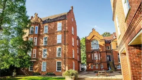 Aristotle Là Ai? Tiểu Sử, Sự Nghiệp Và Những Tư Tưởng Vĩ Đại