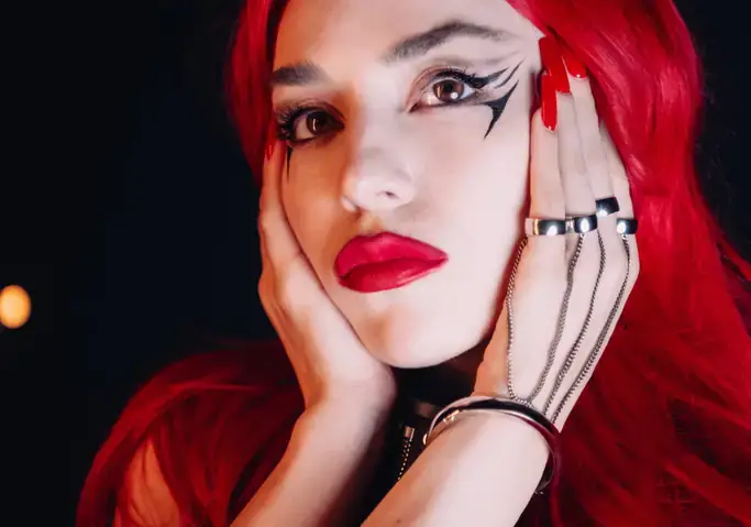 Ava Max Là Ai? Hành Trình Từ Nữ Hoàng "sweet But Psycho" Đến Biểu Tượng Âm Nhạc Thế Hệ Mới