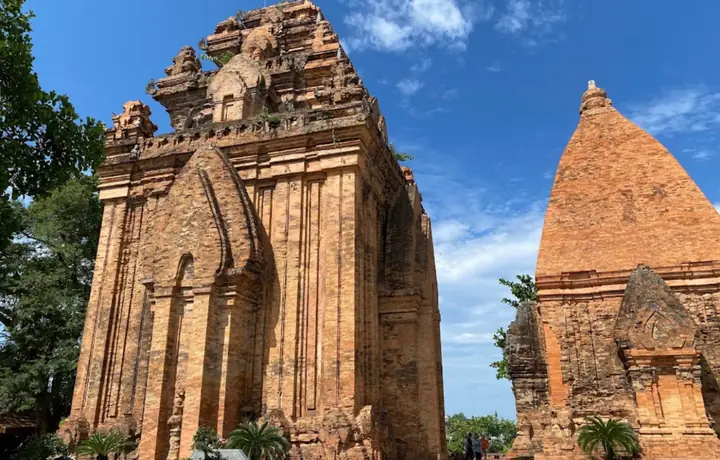 Bà Chúa Ngọc Là Ai? Nguồn Gốc, Sự Tích Và Vị Trí Trong Văn Hóa Tâm Linh Việt Nam