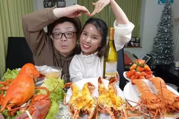 Bà Nhân Vlog Là Ai? Tiểu Sử, Sự Nghiệp Và Những Drama Gây Chấn Động