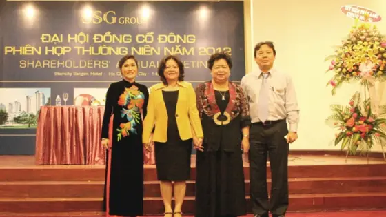 Bà Sáu Phấn Là Ai? Tiểu Sử, Sự Nghiệp Và Đời Tư Của Nữ Nghệ Sĩ Tài Danh Bà Sáu Phấn Là Ai? Tiểu Sử, Sự Nghiệp Và Đời Tư Của Nữ Nghệ Sĩ Tài Danh