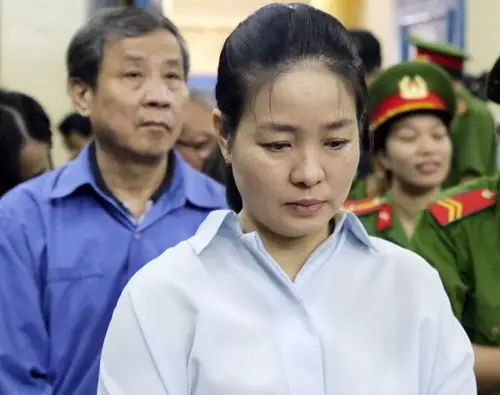 Bà Sáu Phấn Là Ai? Tiểu Sử, Sự Nghiệp Và Đời Tư Của Nữ Nghệ Sĩ Tài Danh Bà Sáu Phấn Là Ai? Tiểu Sử, Sự Nghiệp Và Đời Tư Của Nữ Nghệ Sĩ Tài Danh