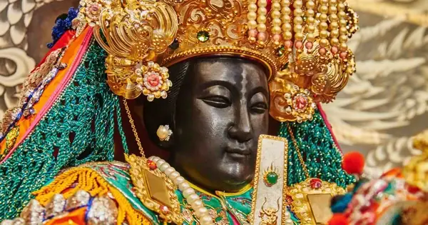 Bà Thiên Hậu Là Ai? Nguồn Gốc, Ý Nghĩa Và Những Câu Chuyện Linh Thiêng