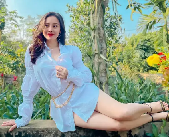 Bà Tưng Là Ai? Hành Trình Từ Hiện Tượng Mạng Đến Nữ Doanh Nhân Thành Đạt