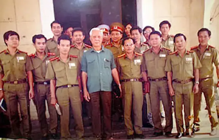 Bà Tưng Là Ai? Hành Trình Từ Hiện Tượng Mạng Đến Nữ Doanh Nhân Thành Đạt