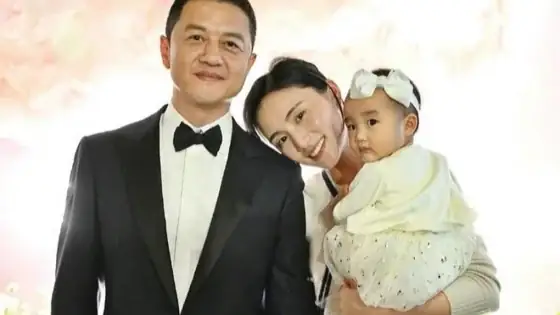 Đoàn Di Băng: Sự Thật Về Hành Trình Từ Ca Sĩ Nghèo Đến Nữ Đại Gia Gây Bão Mạng Đoàn Di Băng: Sự Thật Về Hành Trình Từ Ca Sĩ Nghèo Đến Nữ Đại Gia Gây Bão Mạng