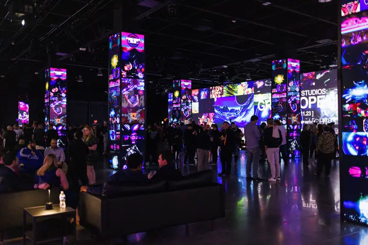 Beeple Là Ai? Hành Trình Nghệ Thuật Kỹ Thuật Số Đổi Mới Của Mike Winkelmann