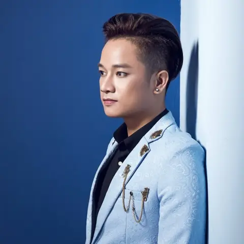 Phân Tích Ý Nghĩa Và Thông Điệp Đằng Sau Cụm Từ 'bên Anh Sẽ Là Ai Anh Quân Idol'