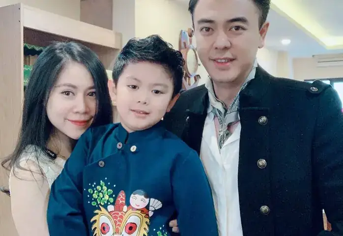 Bố Vợ Tuấn Tú Là Ai? Thông Tin Chi Tiết Về Gia Thế Của Nam Diễn Viên