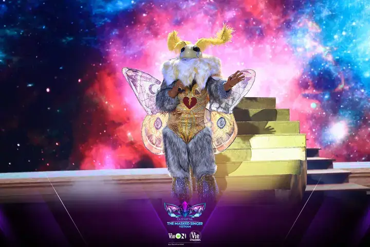 Bướm Mặt Trăng Là Ai? Hành Trình Hé Lộ Danh Tính Và Sự Nghiệp Của "thánh Mưa" Trung Quân Bướm Mặt Trăng Là Ai? Hành Trình Hé Lộ Danh Tính Và Sự Nghiệp Của "thánh Mưa" Trung Quân