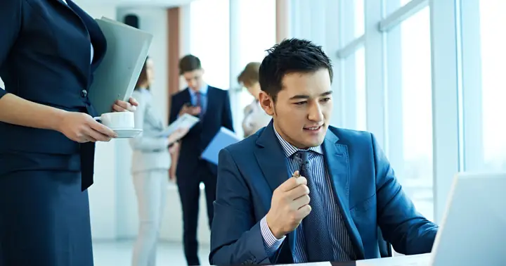 Brian Thompson Là Ai? Tiểu Sử, Sự Nghiệp & Vụ Án Kinh Hoàng Gây Chấn Động