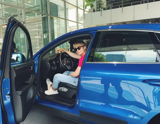 Chi Dân Là Ai? Tiểu Sử, Sự Nghiệp Và Đời Tư Nam Ca Sĩ