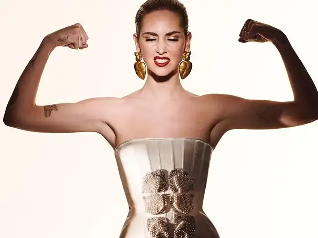 Chiara Ferragni: Hành Trình Từ Blogger Đến Nữ Hoàng Thời Trang & Tầm Ảnh Hưởng Toàn Cầu