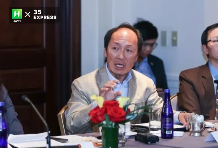 Chính Chu Là Ai? Hành Trình Từ Tay Bán Sách Đến Tỷ Phú Quyền Lực Của Wall Street