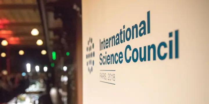 Khám Phá Bản Ngã: Nghệ Thuật Trị Liệu Qua Tranh Chủ Đề "bản Thân Tôi Là Ai"