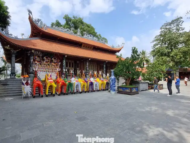 Chúa Bà Đông Cuông Là Ai? Vị Mẫu Thượng Ngàn Linh Thiêng Của Núi Rừng Yên Bái Chúa Bà Đông Cuông Là Ai? Vị Mẫu Thượng Ngàn Linh Thiêng Của Núi Rừng Yên Bái