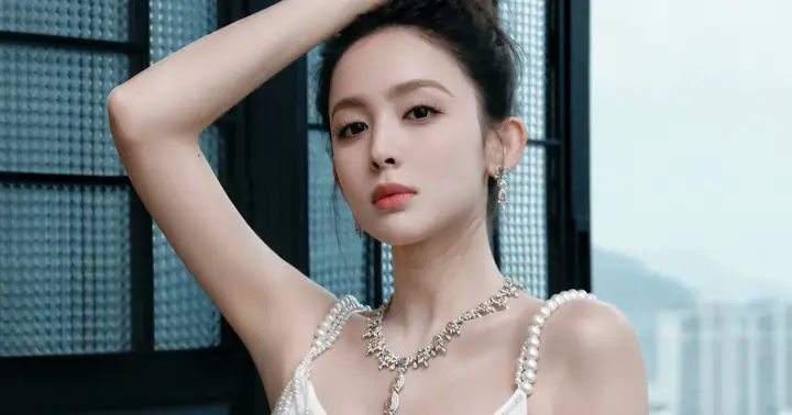 Cổ Lực Na Trát Là Ai? Tiểu Sử, Sự Nghiệp Và Những Góc Nhìn Đa Chiều Về Người Đẹp Tân Cương