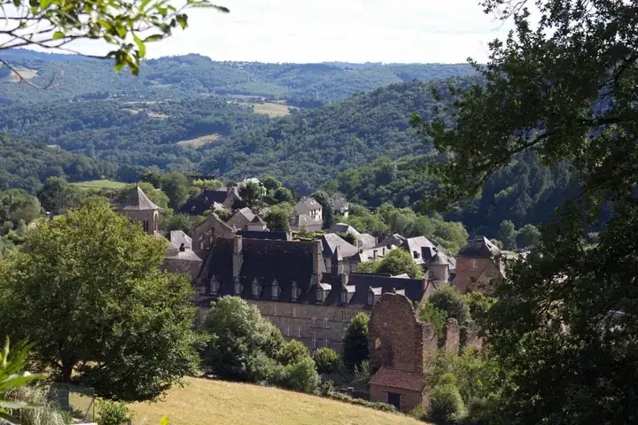 Coco Chanel Là Ai: Cuộc Đời, Sự Nghiệp Và Di Sản Vĩ Đại Của Biểu Tượng Thời Trang