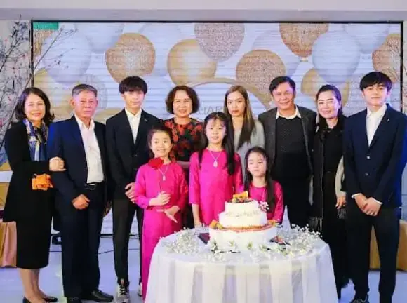 Vợ Đại Gia Kim Cương Là Ai? Hé Lộ Danh Tính Và Câu Chuyện Đằng Sau