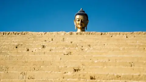 Đạt Lai Lạt Ma Là Ai? Nguồn Gốc Danh Hiệu Và Ý Nghĩa Sâu Xa Đằng Sau