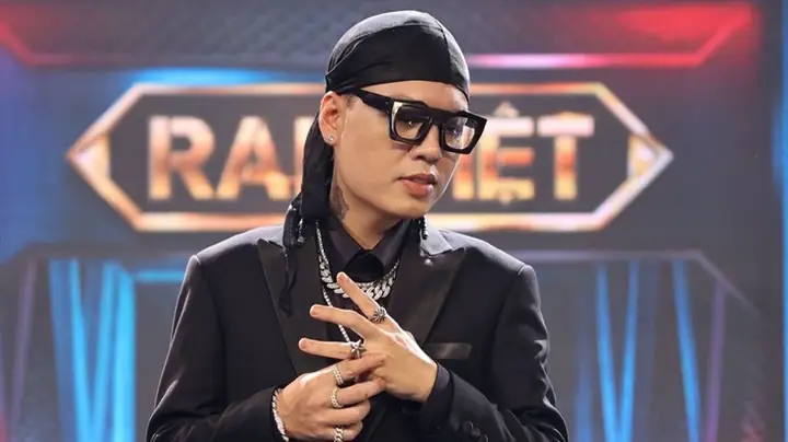 Đen Vâu Là Ai? Tiểu Sử Và Hành Trình Trở Thành Rapper Quốc Dân Của Việt Nam Đen Vâu Là Ai? Tiểu Sử Và Hành Trình Trở Thành Rapper Quốc Dân Của Việt Nam