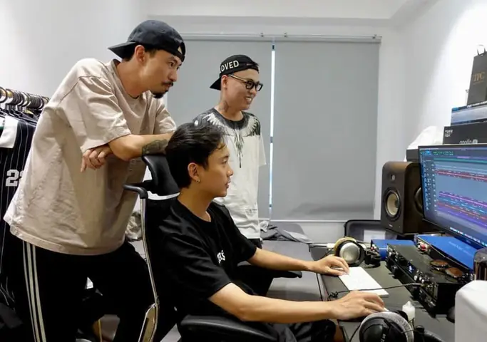 Đen Vâu Là Ai? Tiểu Sử Và Hành Trình Trở Thành Rapper Quốc Dân Của Việt Nam Đen Vâu Là Ai? Tiểu Sử Và Hành Trình Trở Thành Rapper Quốc Dân Của Việt Nam