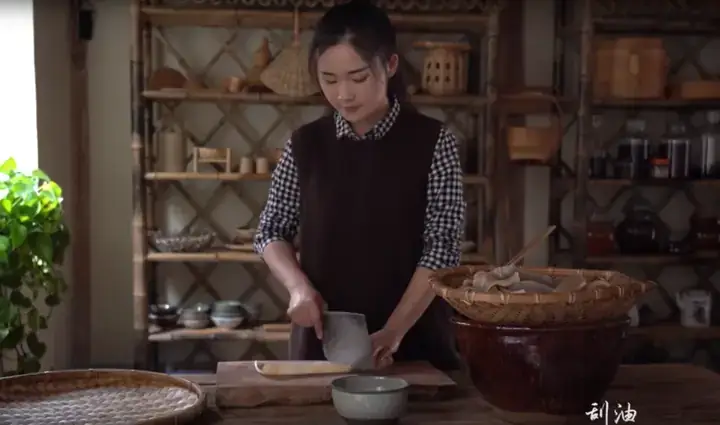 Điền Tây Tiểu Ca Là Ai? Cuộc Hành Trình Từ Nông Thôn Đến Hiện Tượng Mạng Toàn Cầu