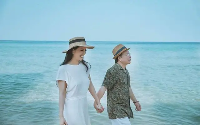 Đinh Hiền Anh: Hành Trình Từ Ca Sĩ Phòng Trà Đến Biểu Tượng Phụ Nữ Quyền Lực