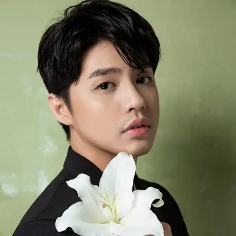 Em Là Ai Trong Cuộc Đời Này: Hành Trình Khám Phá Bản Ngã Và Giá Trị Tồn Tại