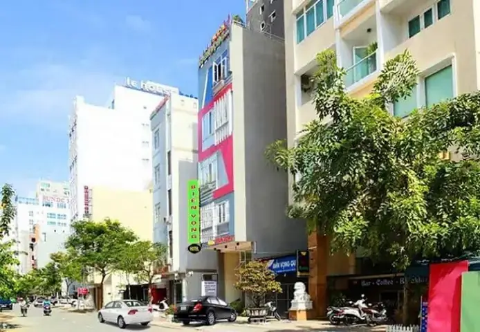 Hà Bổng Là Ai: Khám Phá Sự Nghiệp Đa Dạng Của Một Chuyên Gia Giải Trí Kỳ Cựu