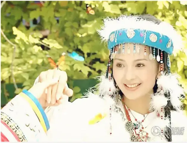 Hương Hàm Là Ai? Hành Trình Từ Đam Mê Đến Nghệ Sĩ Đa Năng Của Làng Giải Trí Việt