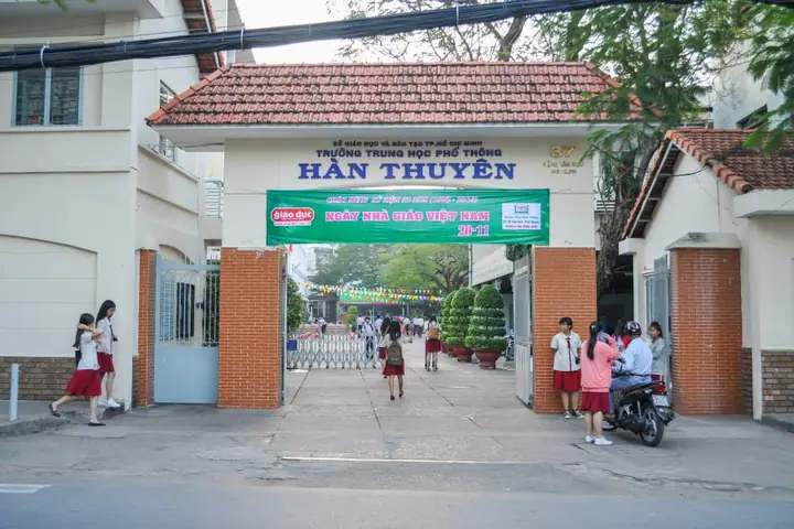 Hàn Thuyên Là Ai: Tiểu Sử, Sự Nghiệp Và Những Đóng Góp Cho Văn Học Việt Nam