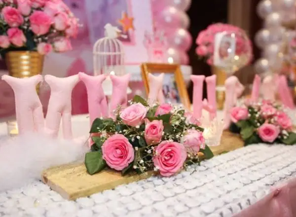 25+ Mẫu Hoa Để Bàn Tiệc Thanh Nhã, Trang Trọng Hot Nhất 2024