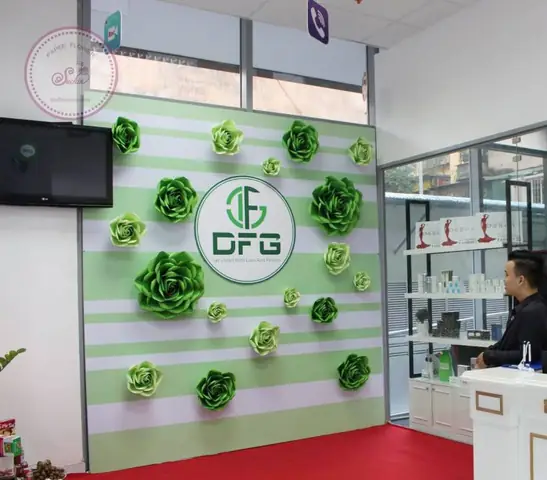 Backdrop Hoa Giấy Trang Trí Tại Spa Tone Màu Xanh Lá