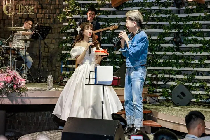 Hòa Minzy Là Ai? Tiểu Sử, Sự Nghiệp Và Hành Trình Lột Xác Của Nữ Ca Sĩ Tài Năng