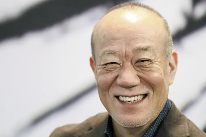 Joe Hisaishi Là Ai? Tiểu Sử, Phong Cách Âm Nhạc Và Những Tác Phẩm Bất Hủ