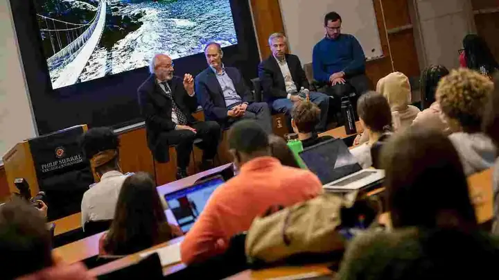 Julian Assange Là Ai? Tiểu Sử Và Hành Trình Gây Tranh Cãi Của Người Sáng Lập Wikileaks