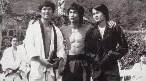 Lâm Chánh Anh Là Ai: Hành Trình Trở Thành Huyền Thoại Phim Ma Cương Thi Hồng Kông Lâm Chánh Anh Là Ai: Hành Trình Trở Thành Huyền Thoại Phim Ma Cương Thi Hồng Kông