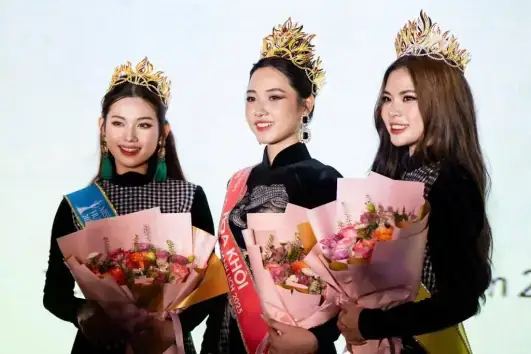 Lê Lý Lan Hương Là Ai: Tiểu Sử Và Hành Trình Từ Hot Girl Ảnh Thẻ Đến Nghệ Sĩ Đa Tài