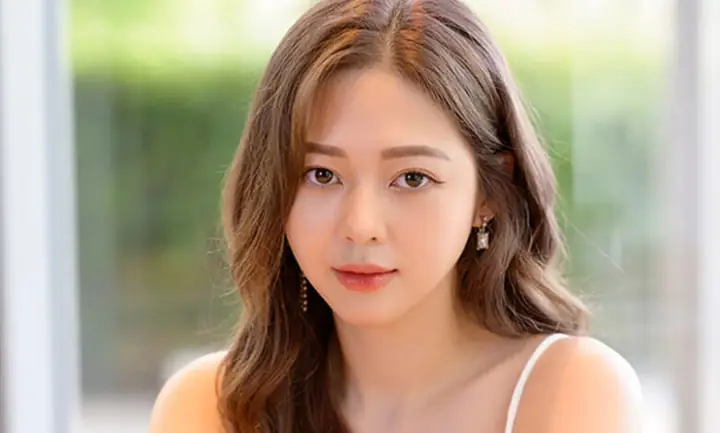 Liz Kim Cương: Hành Trình Từ Gương Mặt Nghệ Thuật Đến Nữ Ca Sĩ Tài Năng Độc Lập