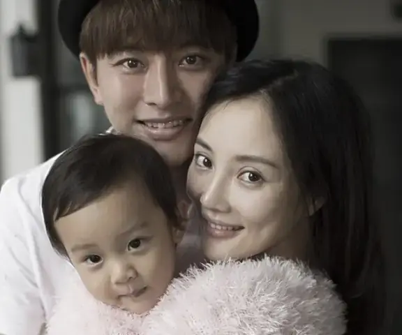 Lý Tiểu Lộ Là Ai? Hành Trình Từ Thần Đồng Diễn Xuất Đến Tâm Điểm Showbiz Lý Tiểu Lộ Là Ai? Hành Trình Từ Thần Đồng Diễn Xuất Đến Tâm Điểm Showbiz