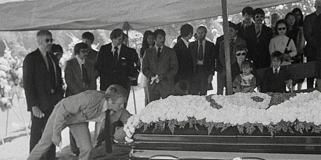 Huyền Thoại Lý Tiểu Long: Tiểu Sử, Sự Nghiệp Và Những Bí Ẩn Đằng Sau Cái Chết