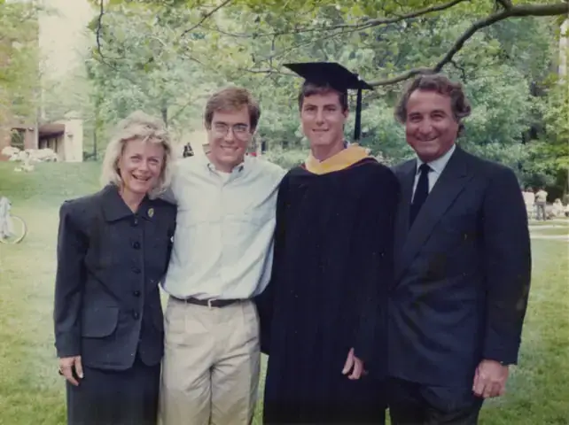 Bernie Madoff: Kẻ Lừa Đảo Vĩ Đại Nhất Wall Street Là Ai? Bernie Madoff: Kẻ Lừa Đảo Vĩ Đại Nhất Wall Street Là Ai?