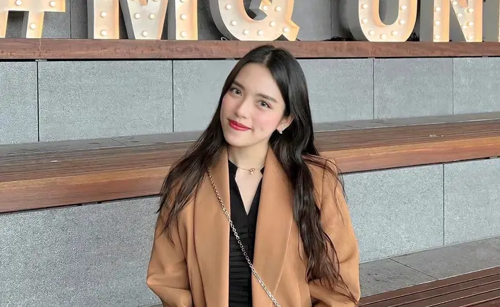 Mẫn Nhi Là Ai? Khám Phá Hành Trình Nghệ Thuật Đa Năng Của Gương Mặt Trẻ Tài Năng