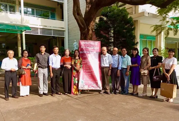 Lắng Nghe Con Yêu Là Ai? Tiểu Sử Và Sự Nghiệp Đầy Đủ Của Mc Quỳnh Hương