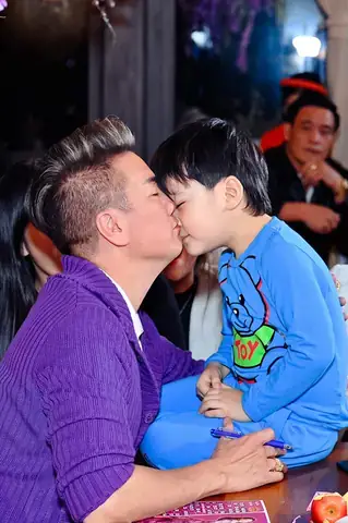 Mẹ Của Con Đàm Vĩnh Hưng Là Ai? Sự Thật Về Hành Trình Làm Cha Đơn Thân Của Mr. Đàm