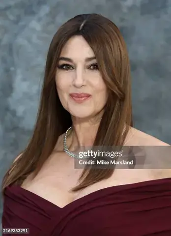Monica Bellucci Là Ai: Hành Trình Trở Thành Biểu Tượng Sắc Đẹp Vượt Thời Gian