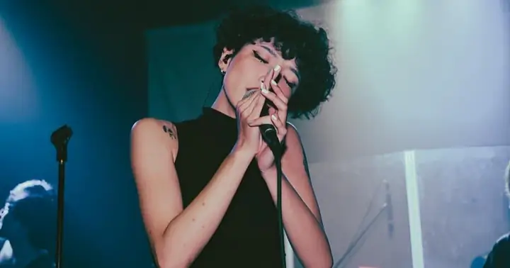 Nân Là Ai: Hành Trình Từ Con Gái Nhạc Sĩ Đến Hiện Tượng Indie Gen Z