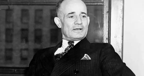 Napoleon Hill Là Ai? Tiểu Sử, Sự Nghiệp Và Tác Phẩm Vĩ Đại